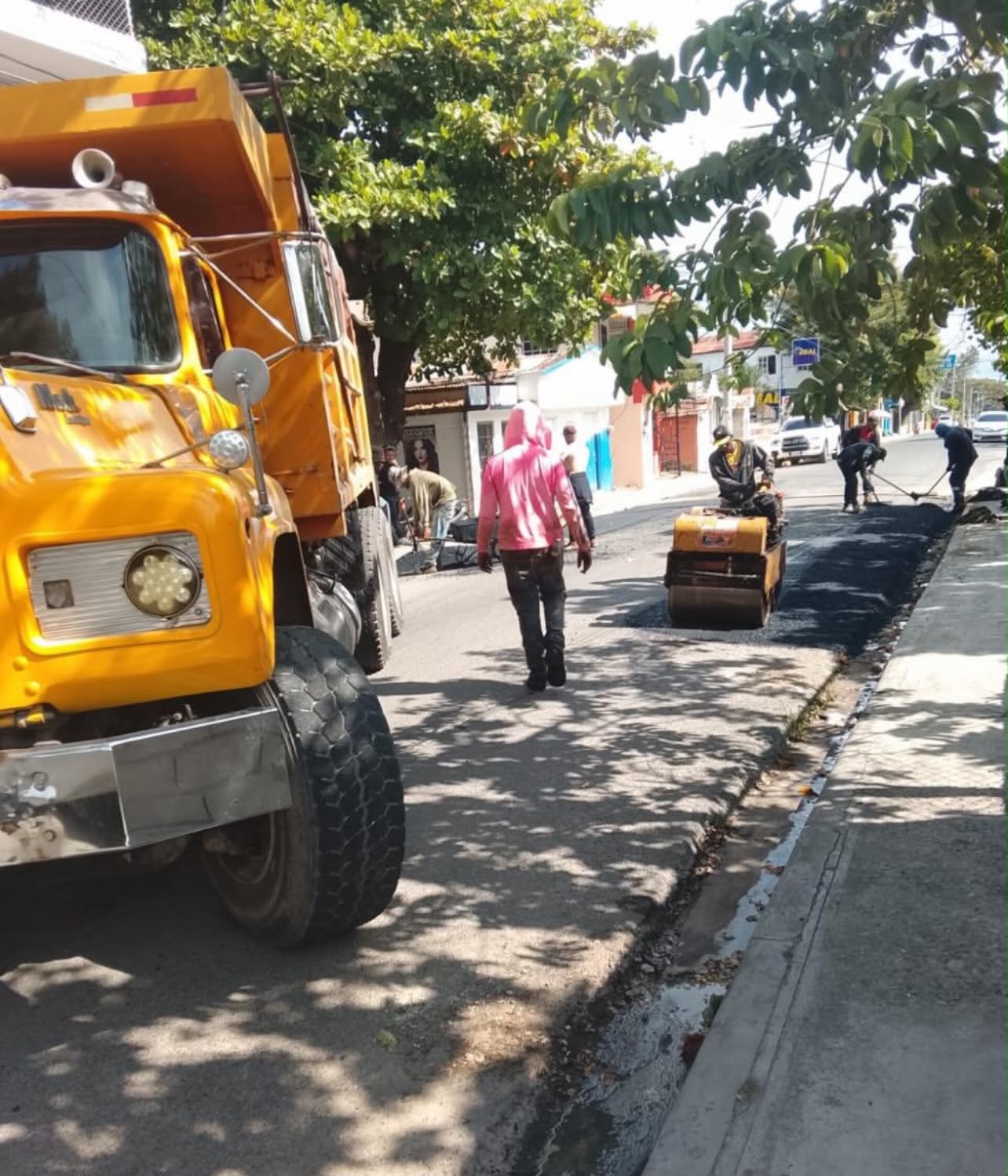 Operativo de bacheo en el municipio.